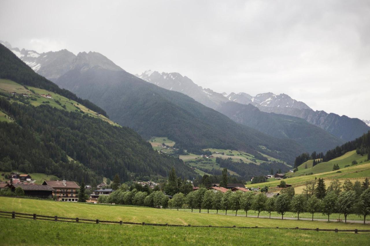 Zum Sonnentor App Larix Apartment Lutago Exterior photo