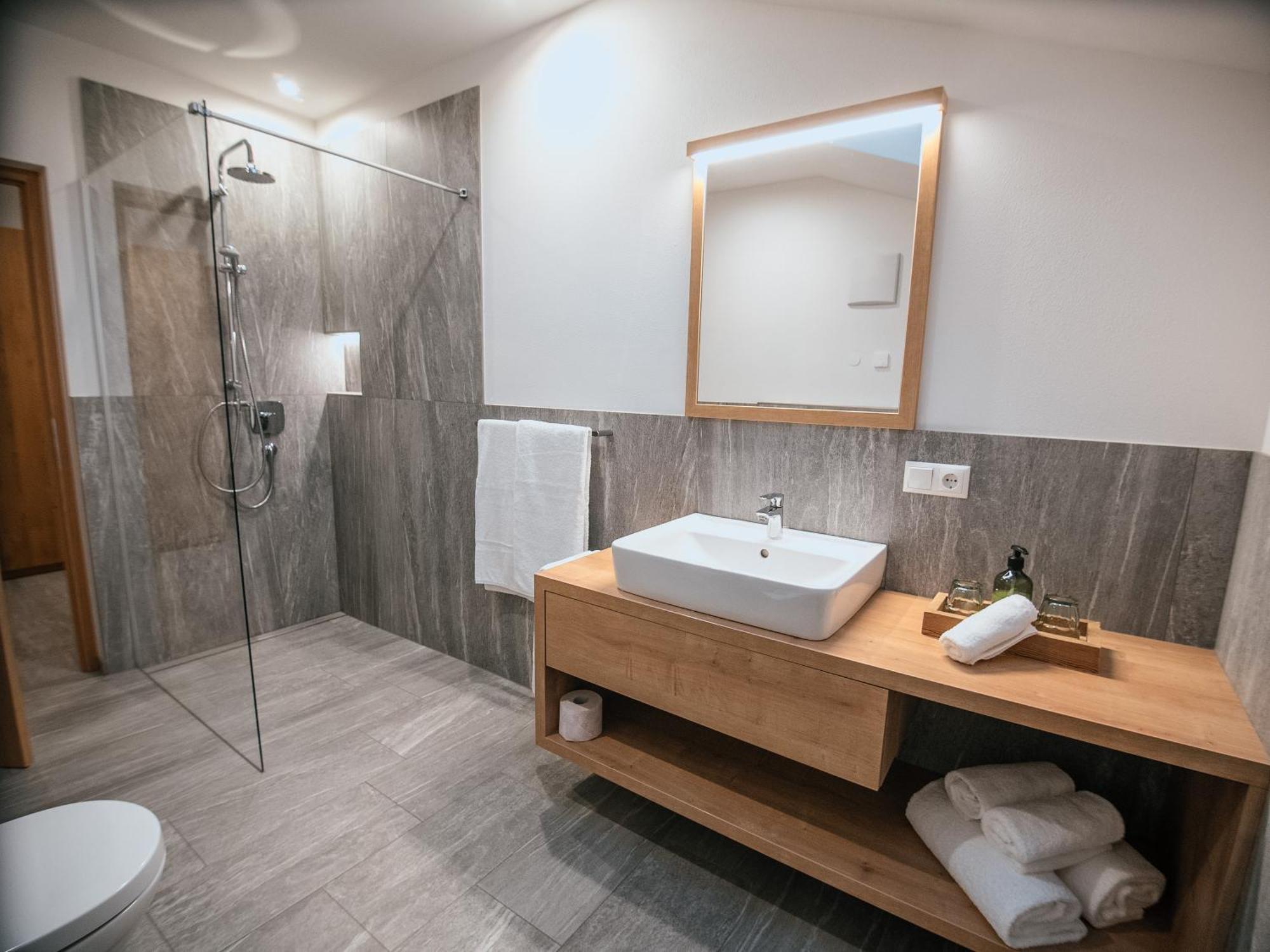 Zum Sonnentor App Larix Apartment Lutago Exterior photo