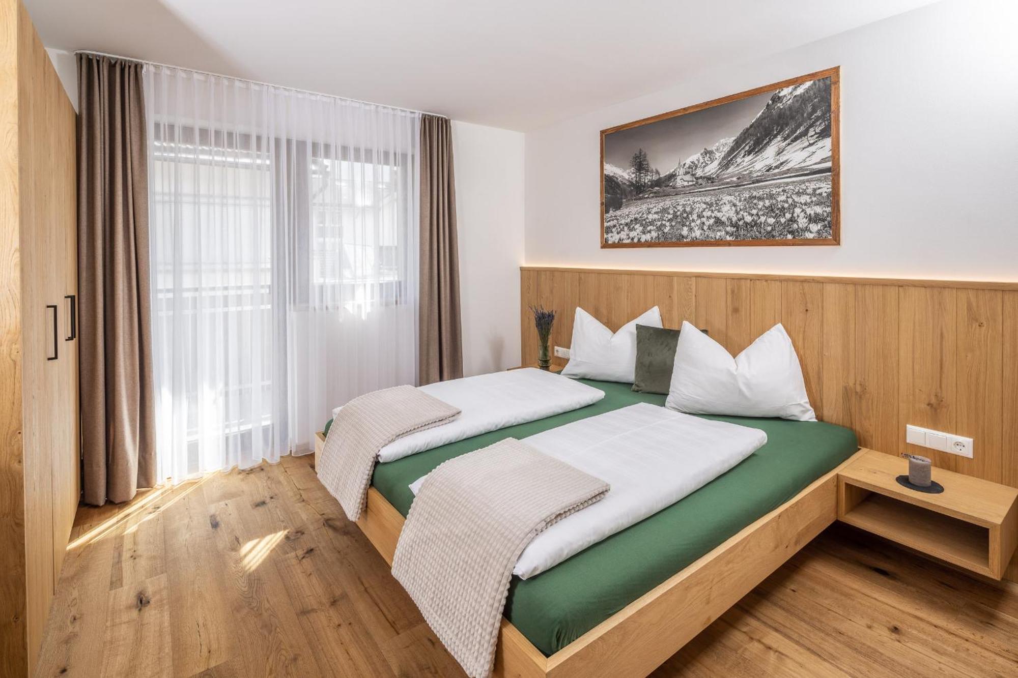 Zum Sonnentor App Larix Apartment Lutago Exterior photo